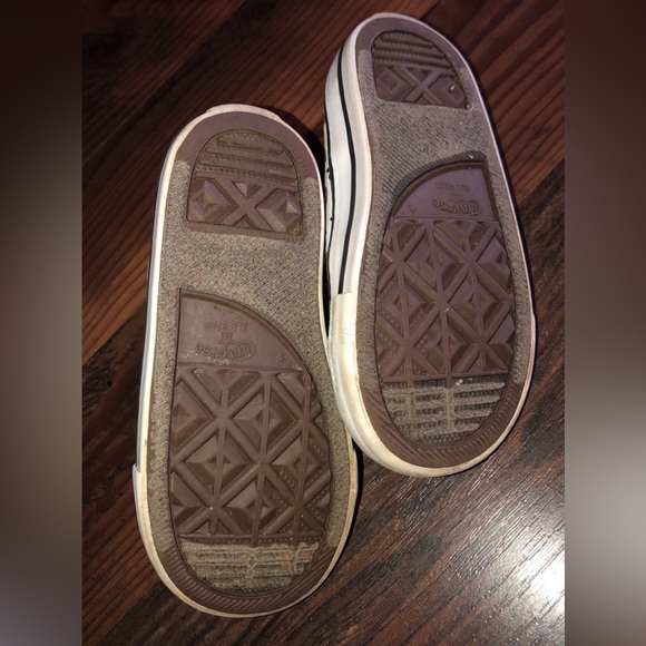 Size 8 Strawberry Converse All Star GUC - Picture 3 of 4